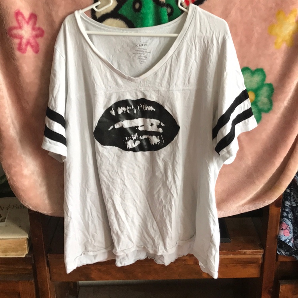 Lip bite shirt